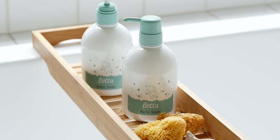 洗う Bétta Baby soap ＋ 海綿